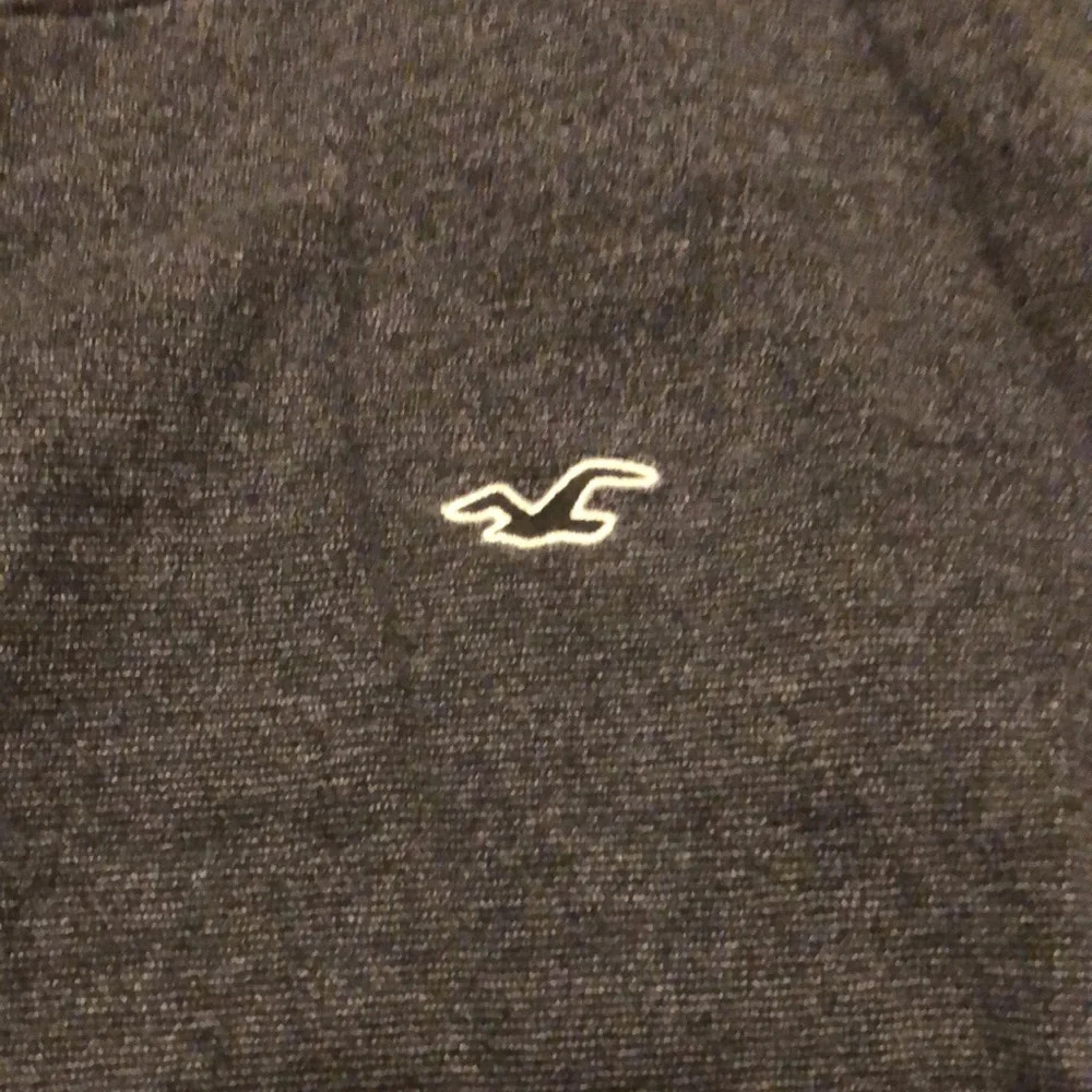 Hollister Tshirt - Picture 2 of 5